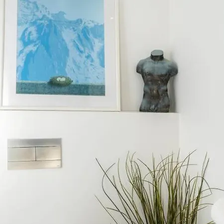 Modern High Tech Central Flat For 4