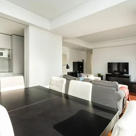 Modern High Tech Central Flat For 4 *