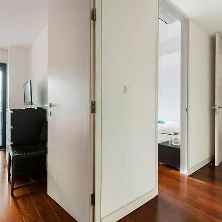 Modern High Tech Central Flat For 4 Apartman